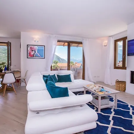 Sleeps 10 Pool Air Con Villa Menaggio