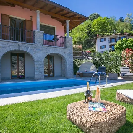 Villa Sleeps 10 Pool Air Con