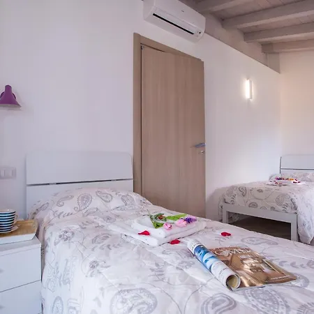 Villa Sleeps 10 Pool Air Con