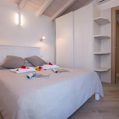 Sleeps 10 Pool Air Con *
